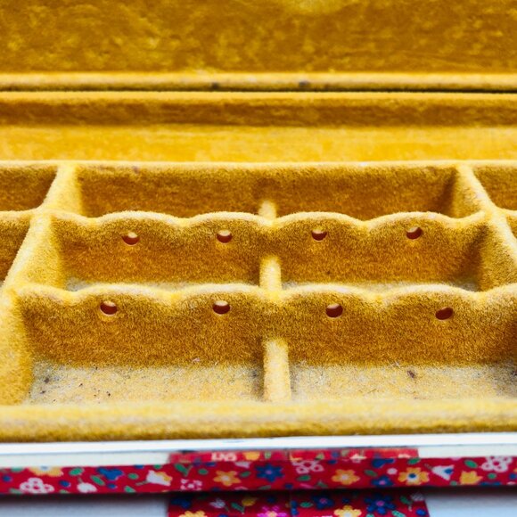 Vintage 70s Red Floral Chintz Jewelry Organizer Travel Case: Mirror Orange Liner - Picture 9 of 14
